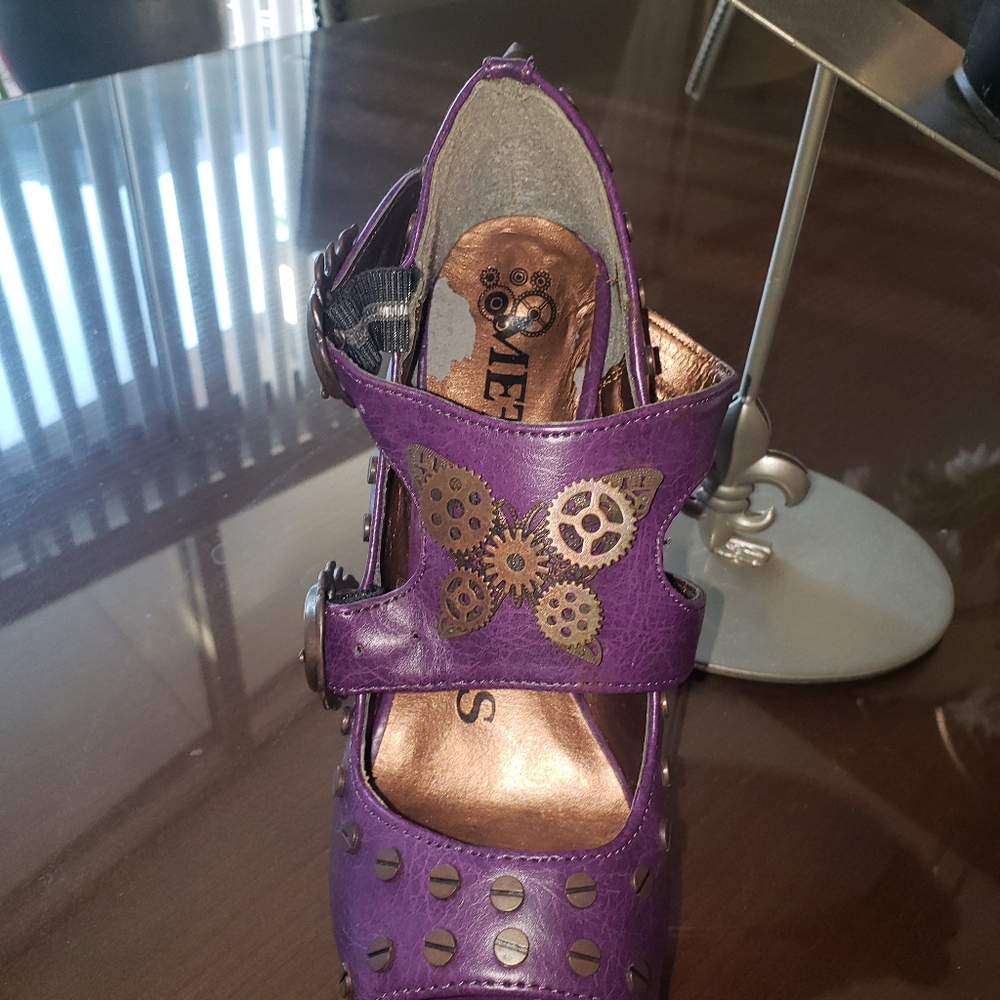 Shoes - Picture 3 of 4
